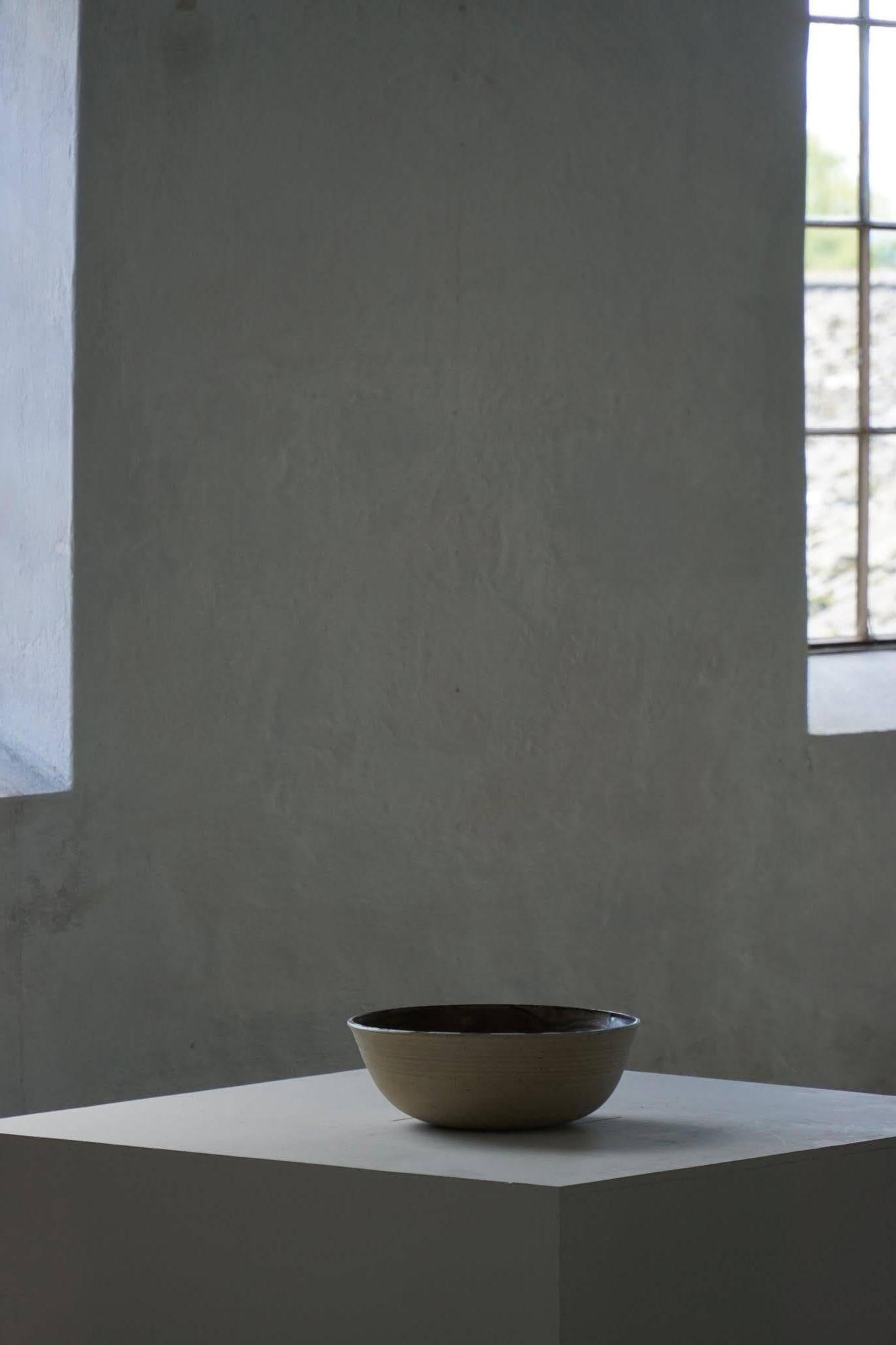 Large modern Scandinavian ceramic bowl from the mid-century by Nils Kähler, Denmark, 1979.