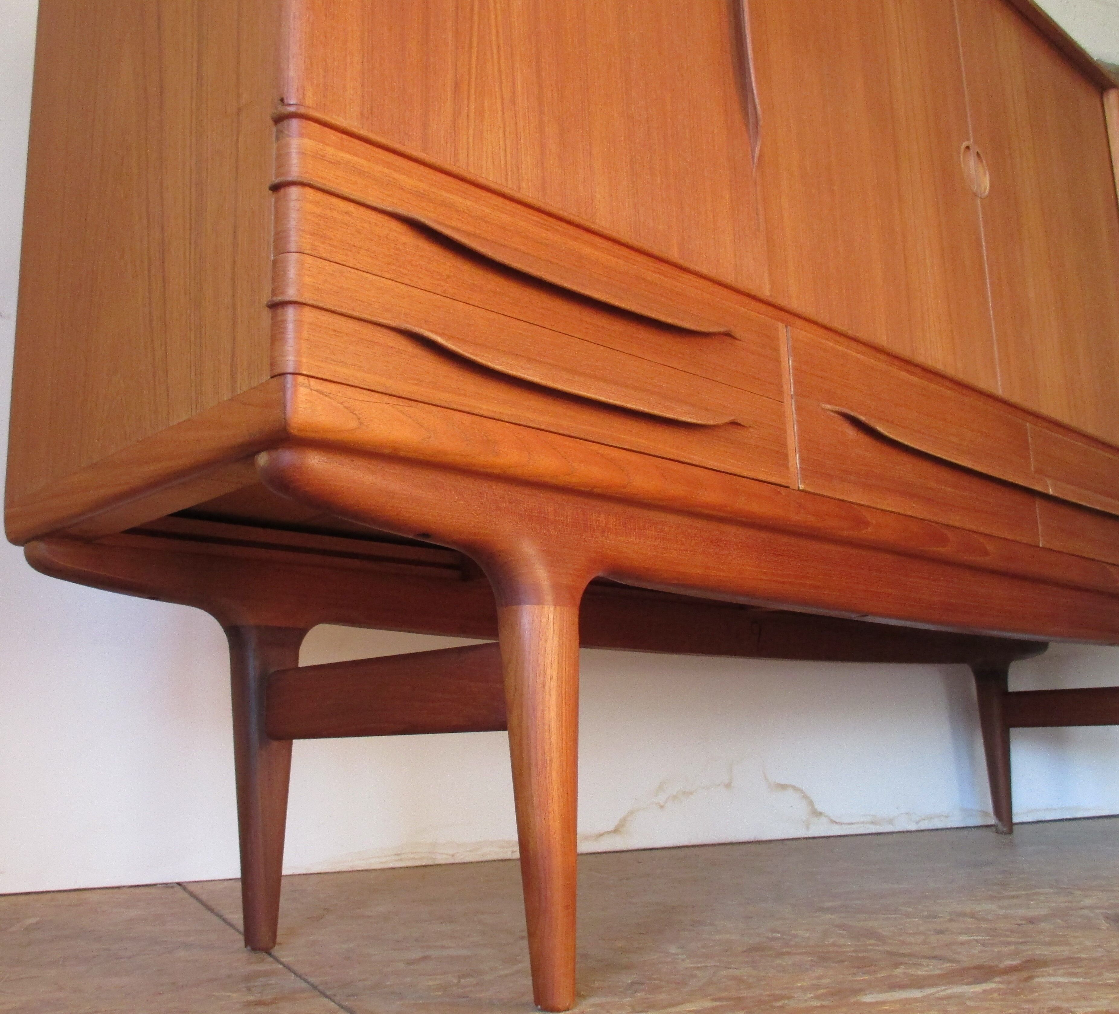 Enfilade haute danoise en teck de Johannes Andersen