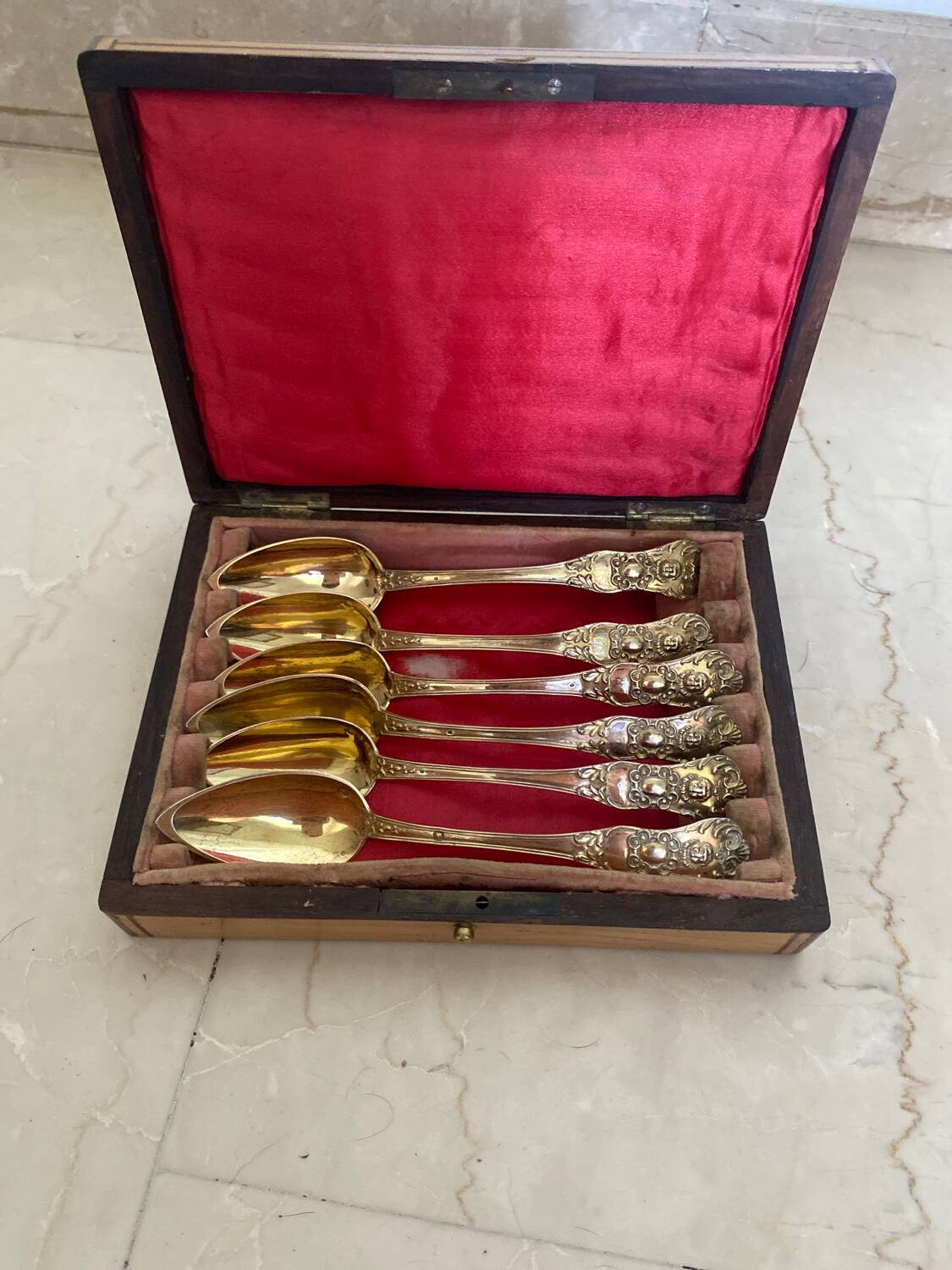 Set of 6 silver-gilt teaspoons, 2nd grade neck brace hallmark, 14 cm, in its box, late 19th century. Early 20th century