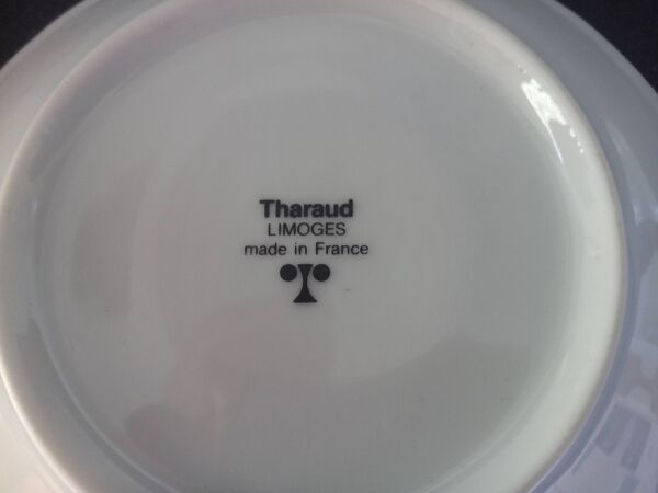 Limoges, Camille Tharaud - Service à café pour 8 pers. en porcelaine de Limoges, décor ''Cygne