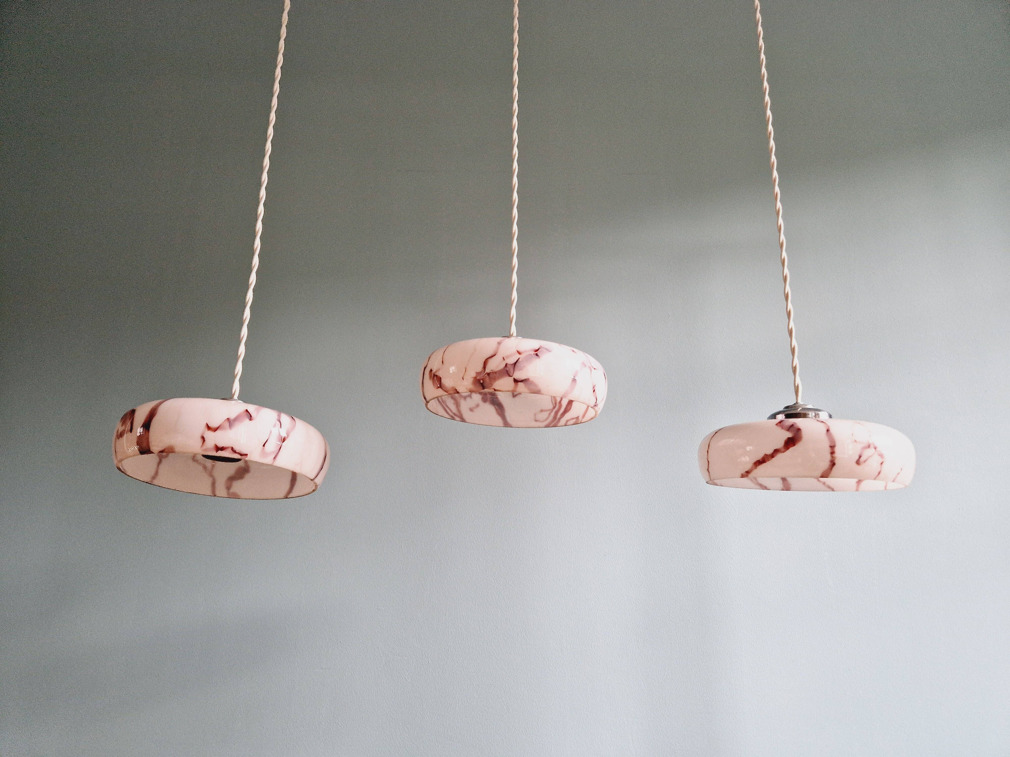 Set of 3 pendants in pink marbled opaline