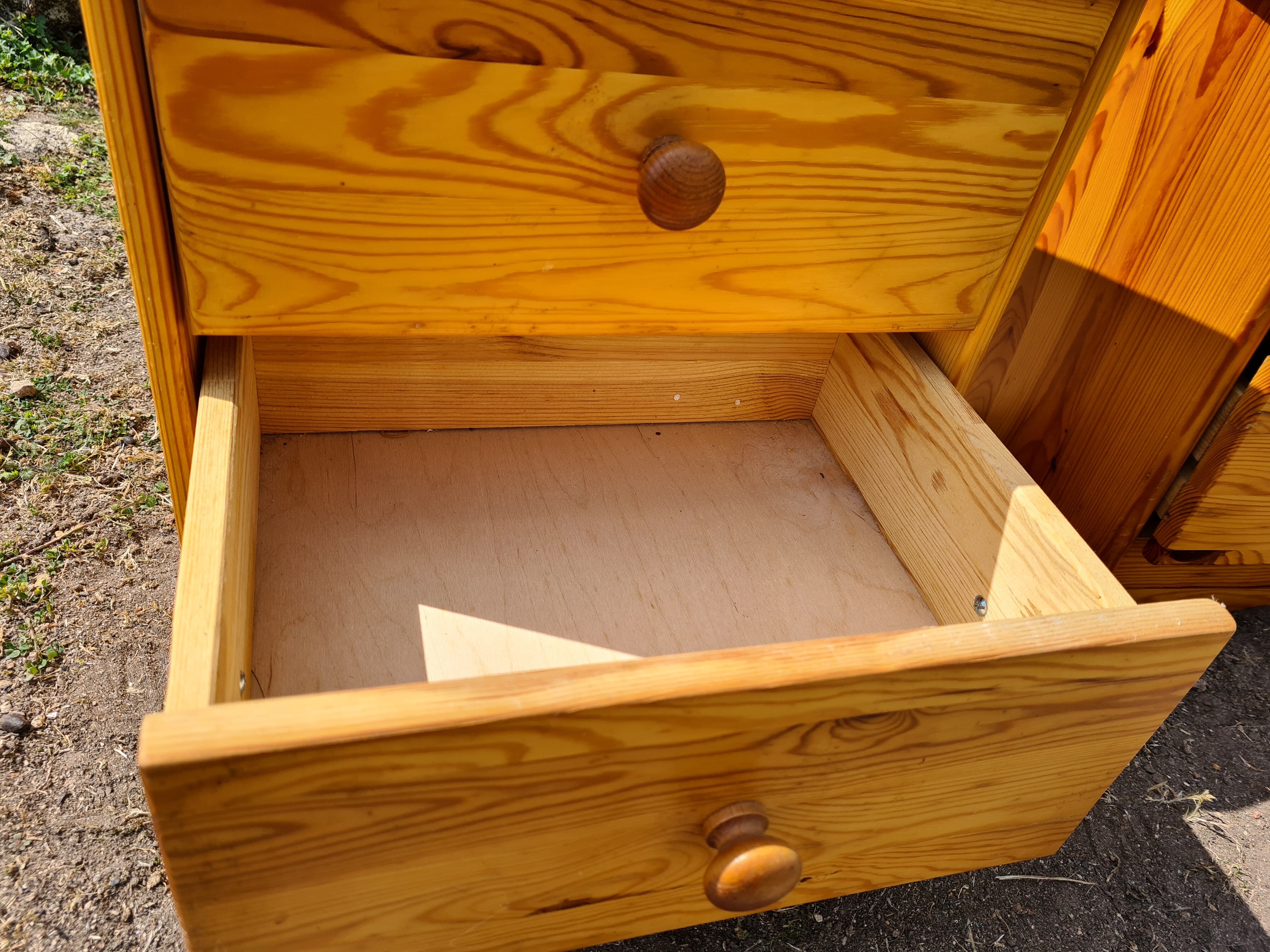 Series of two night tables