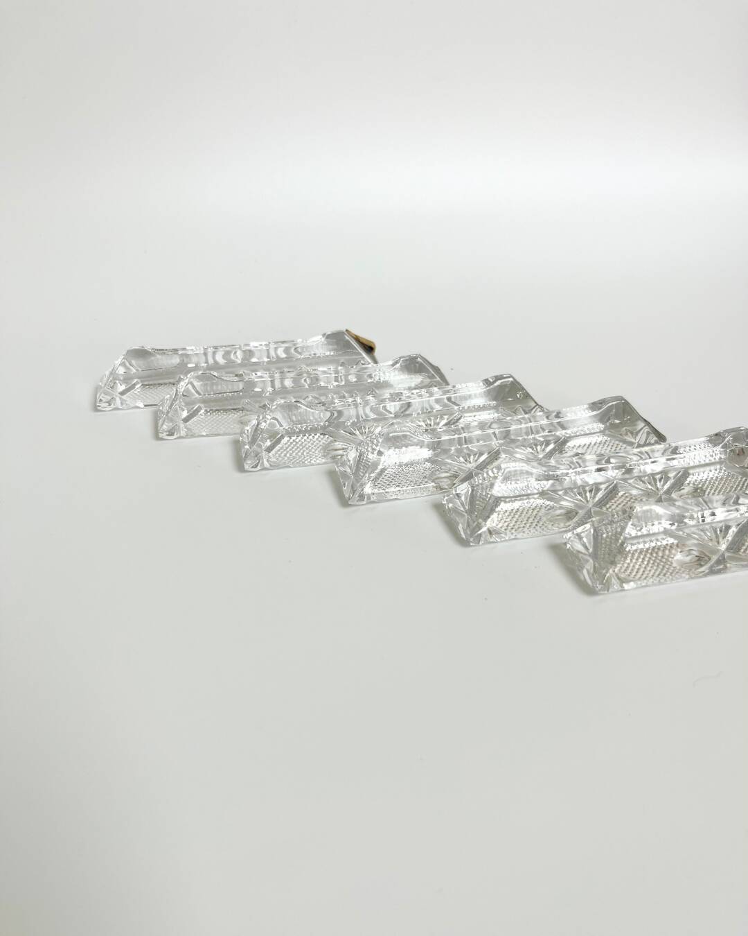 Set of 6 vintage crystal knife rests 24% lead – pyramid design