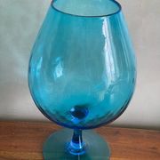 Vase bleu sur pied