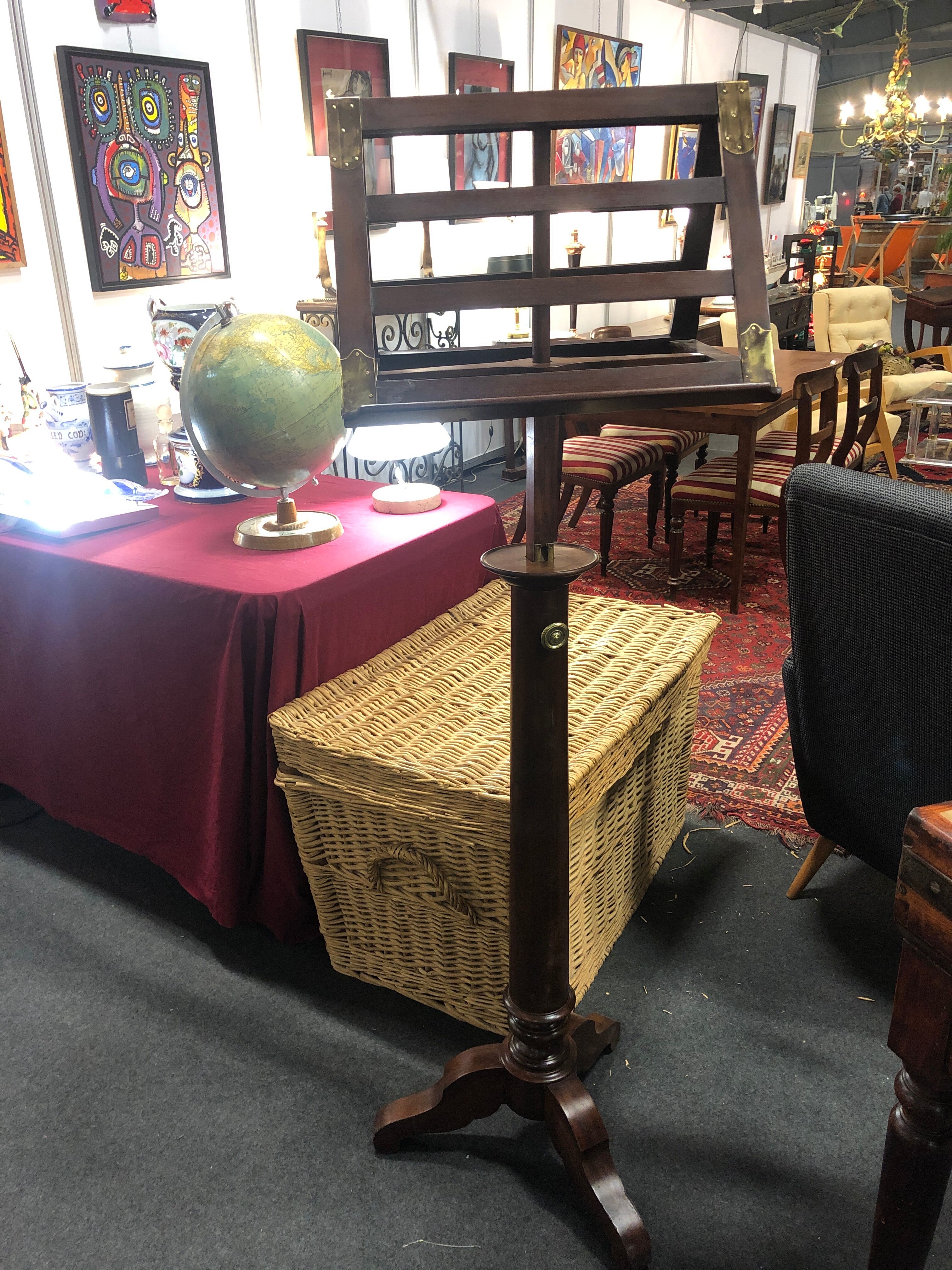 Double-sided lectern