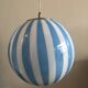 Suspension ronde rayé blanche et bleu thème Circus
