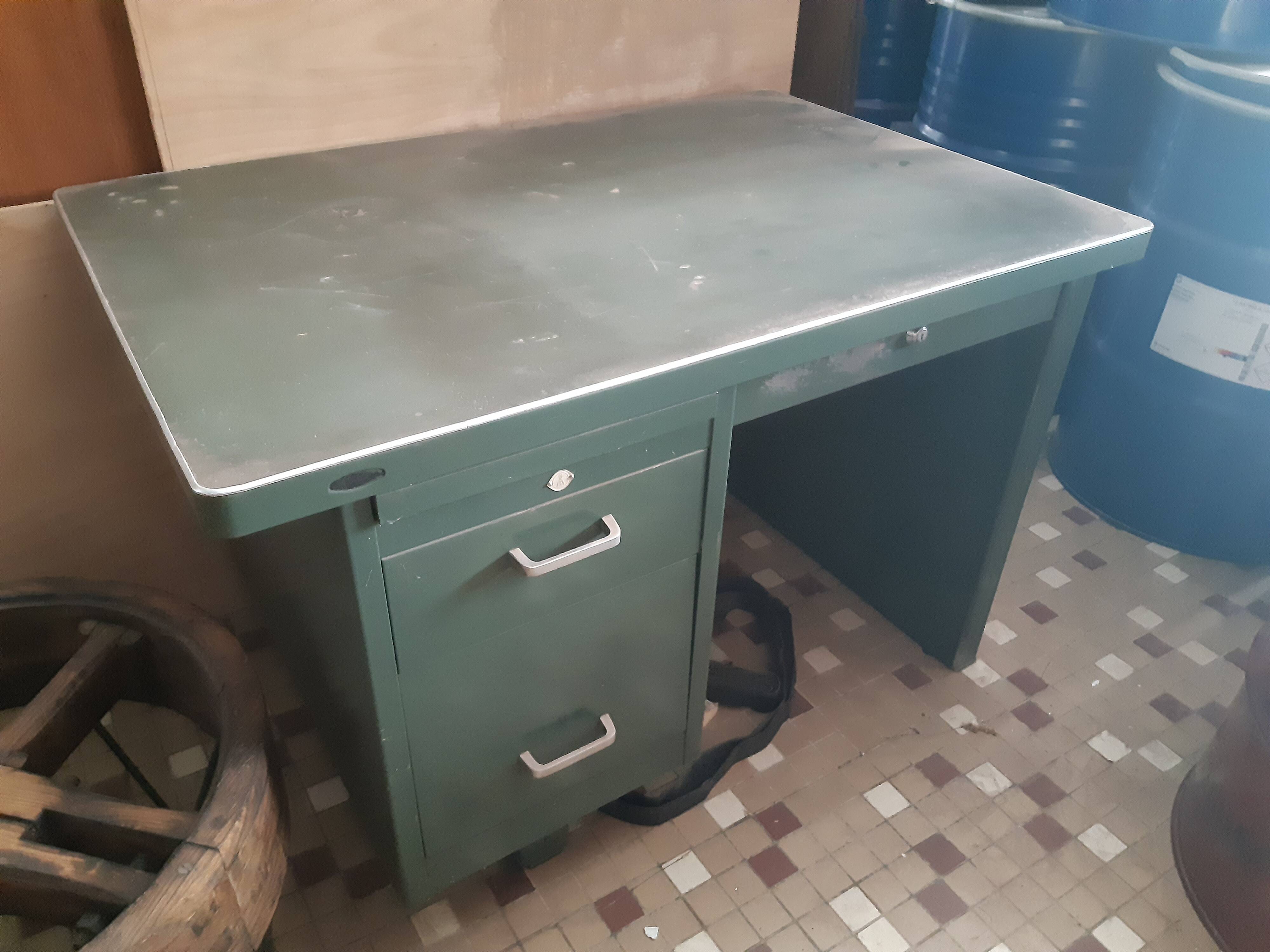 Strafor's 50s-60s office