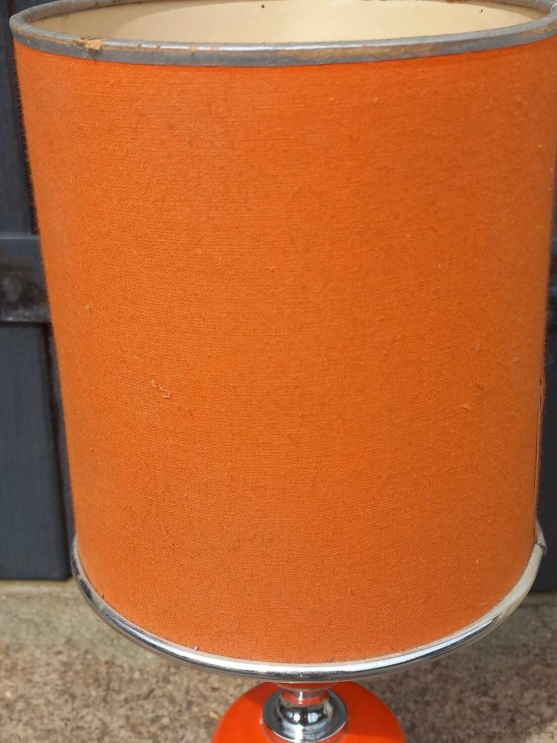 Designer lamp from the 70s in chrome metal and orange lacquered wood
