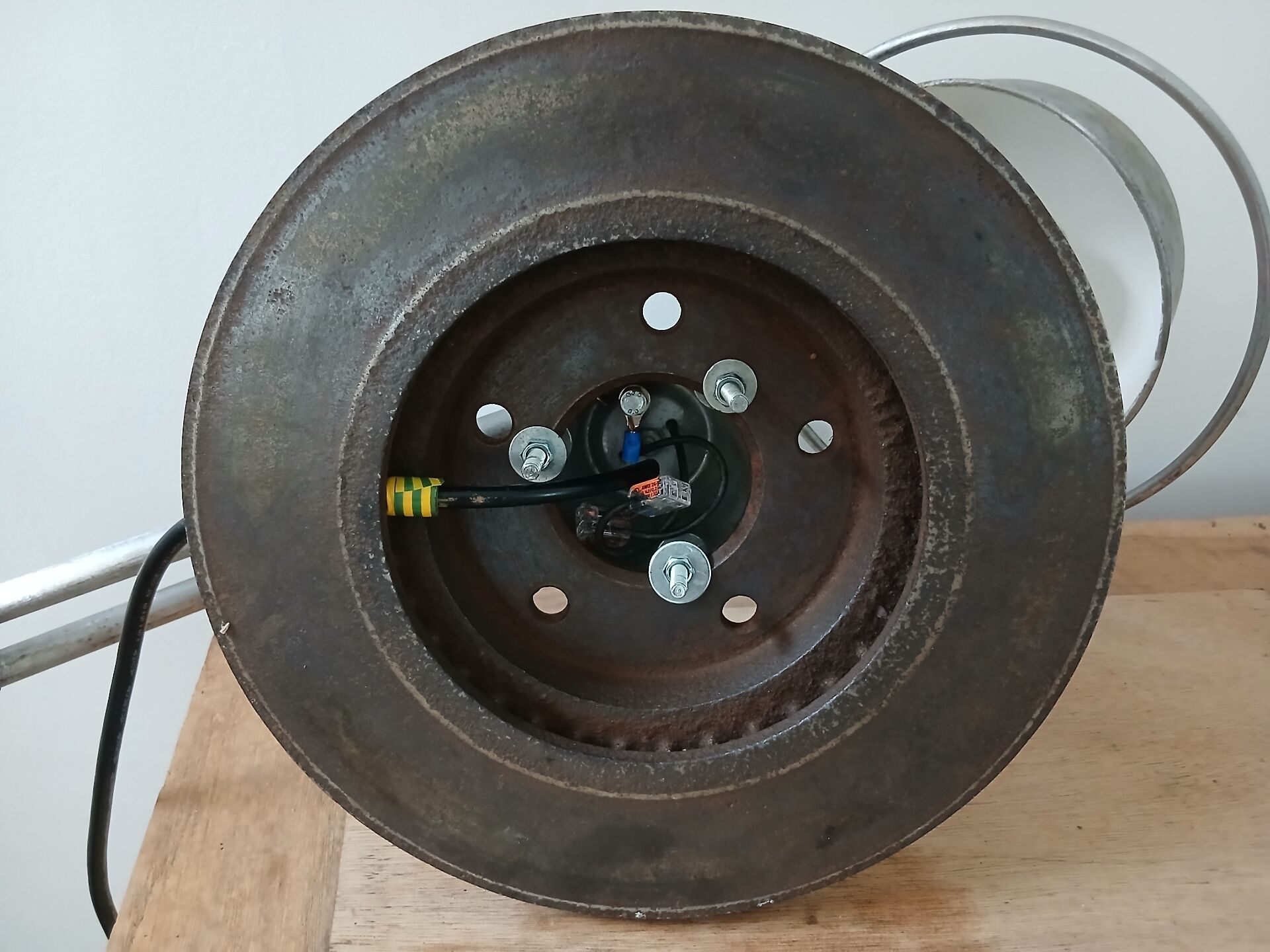 Jieldé lamp with 2 articulated metal arms, industrial style.