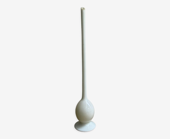 Vase soliflore en opaline blanche