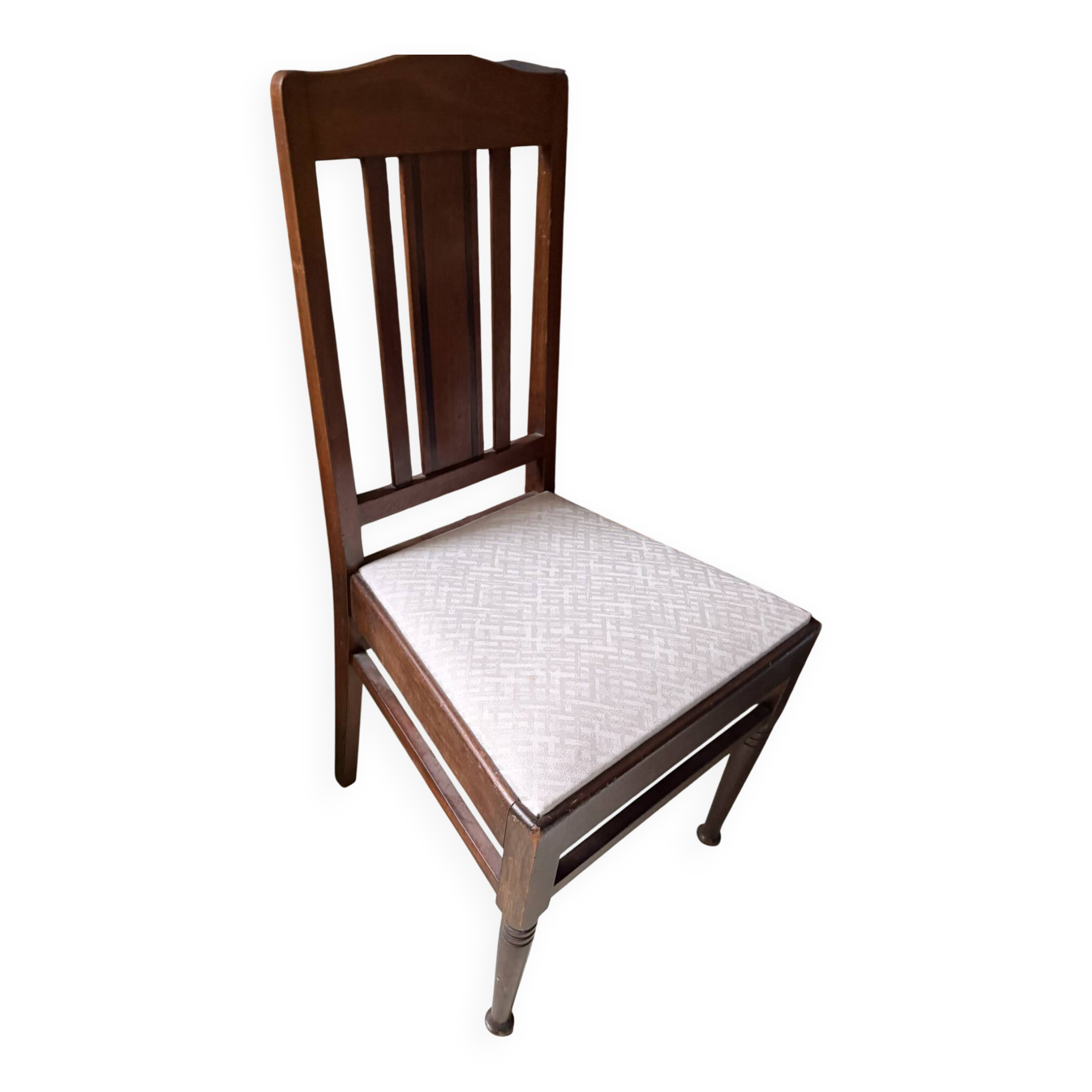 Pair of mahogany chairs with spindles