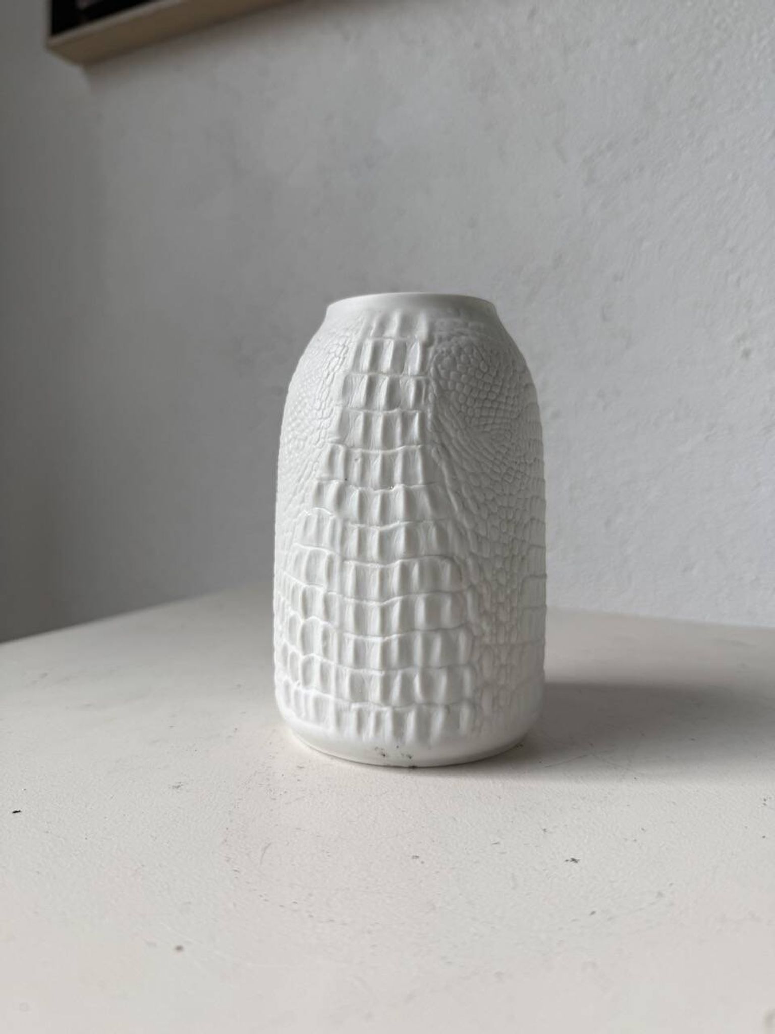 Vase en porcelaine Kaiser, finition « peau de crocodile »