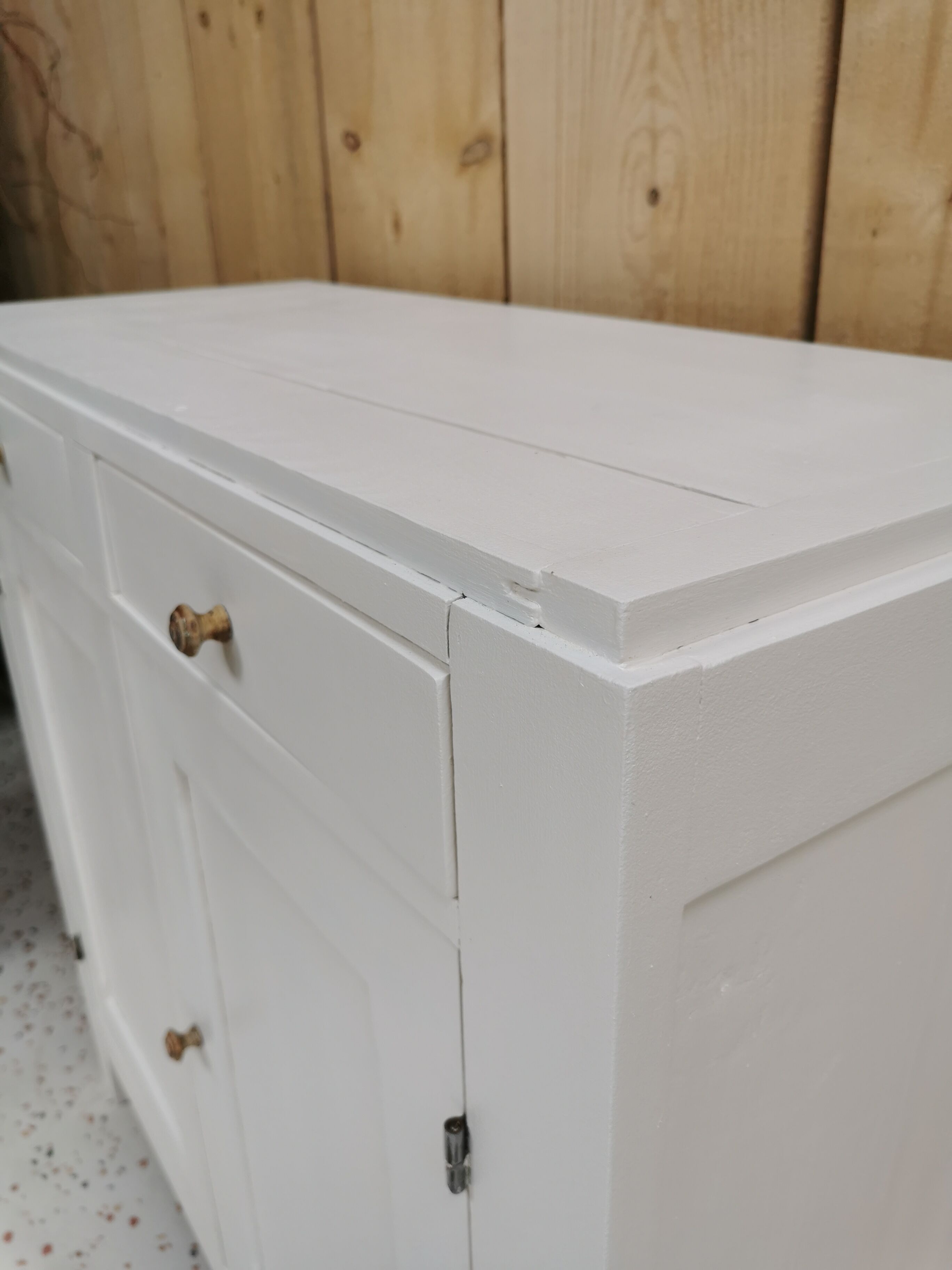 White parisian buffet