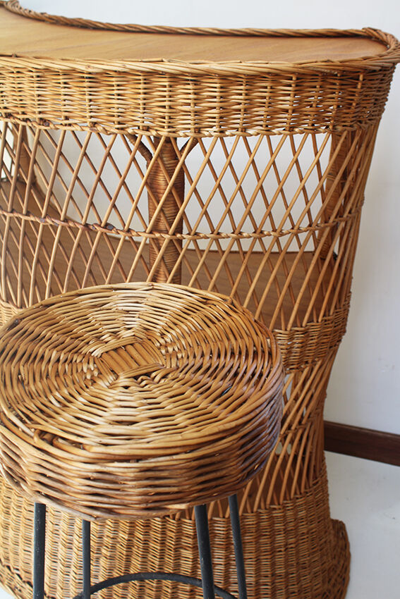 Rattan bar and 2 metal foot stools