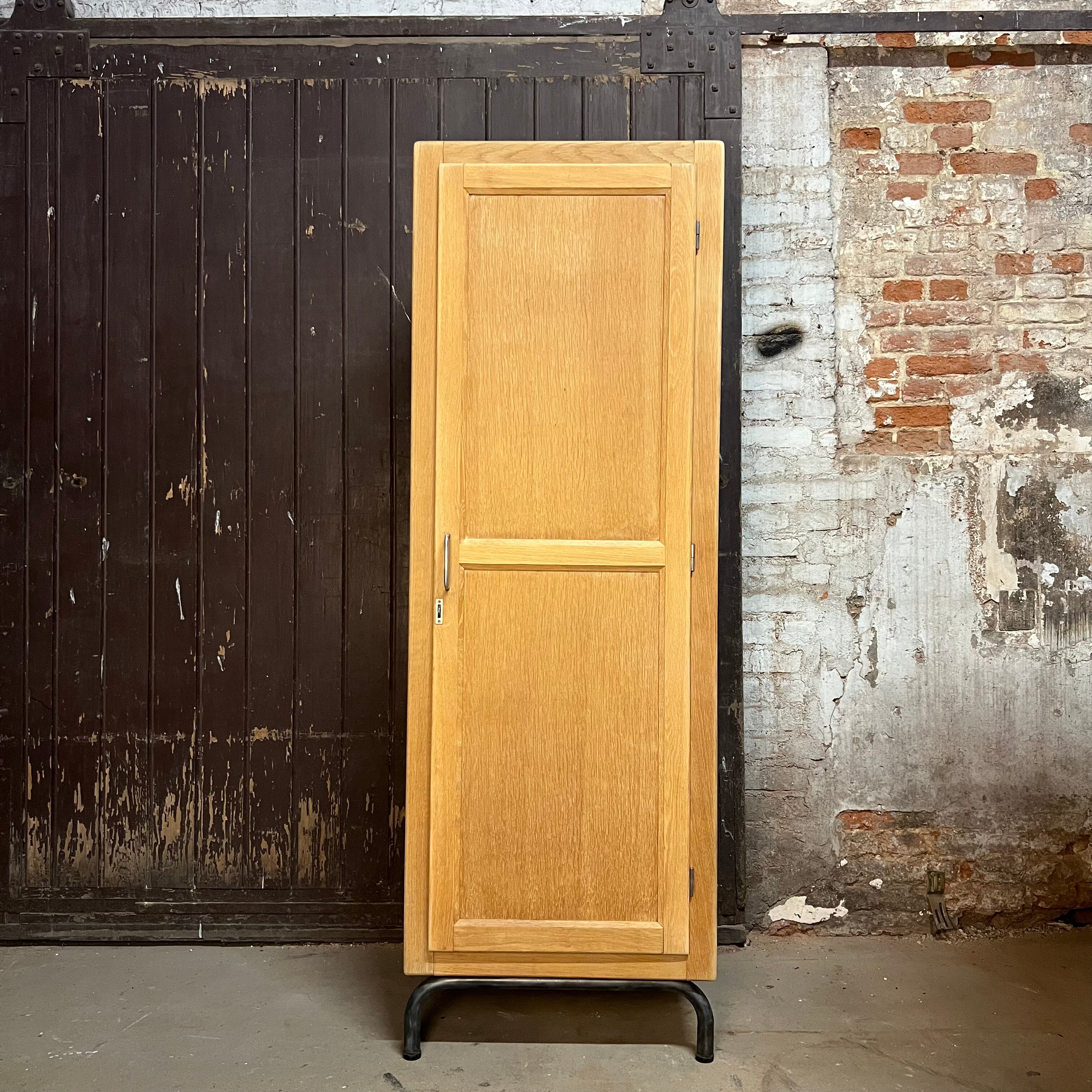 Internship wardrobe in the style of Jacques Hitier