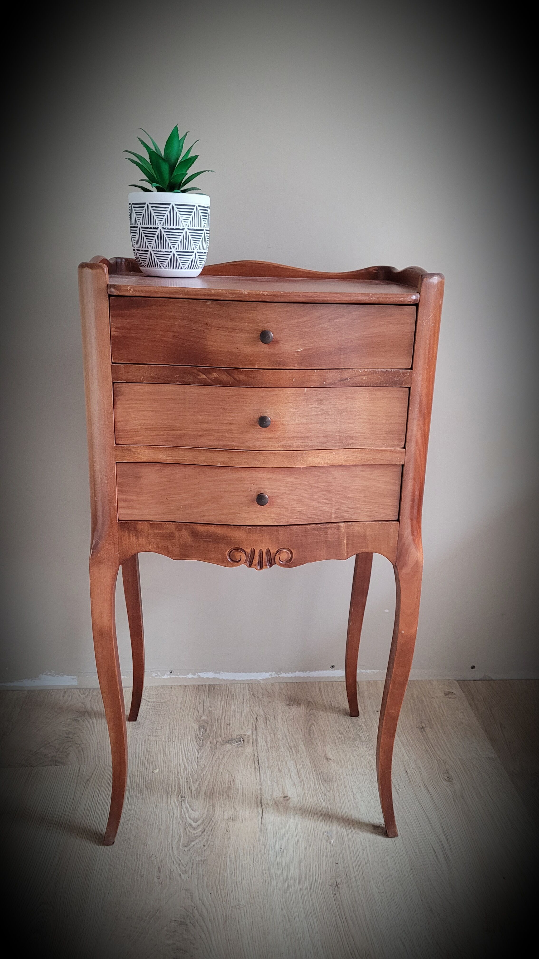Regency bedside table with drawers