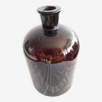 Brown glass pharmacy bottle
