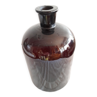 Brown glass pharmacy bottle