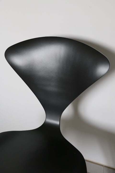 Chaise norman cherner noire