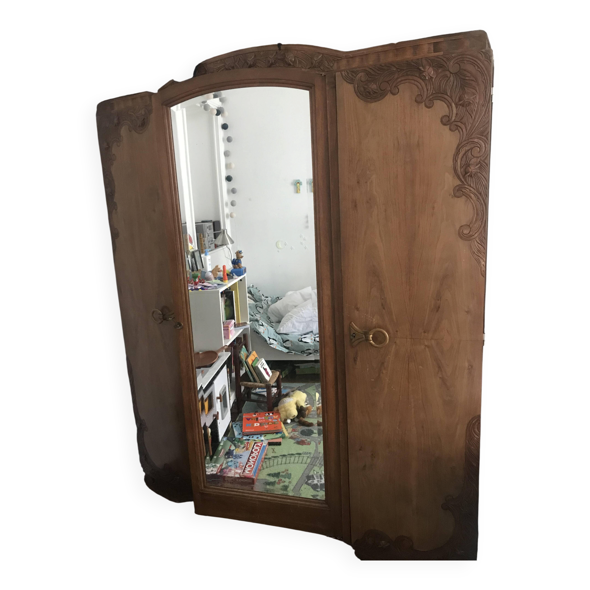 Carved dressing wardrobe