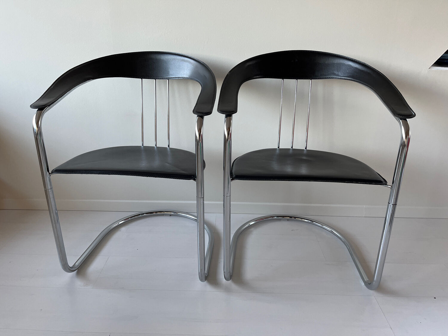 Duo de fauteuils années 70-80