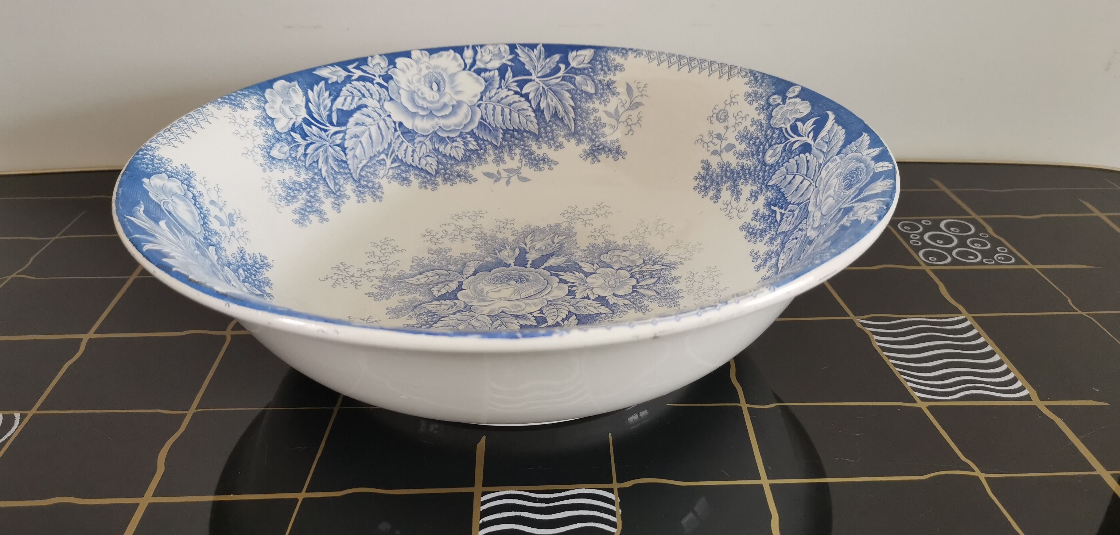 Salad bowl in iron earth Sarreguemines U & C model "Planter"