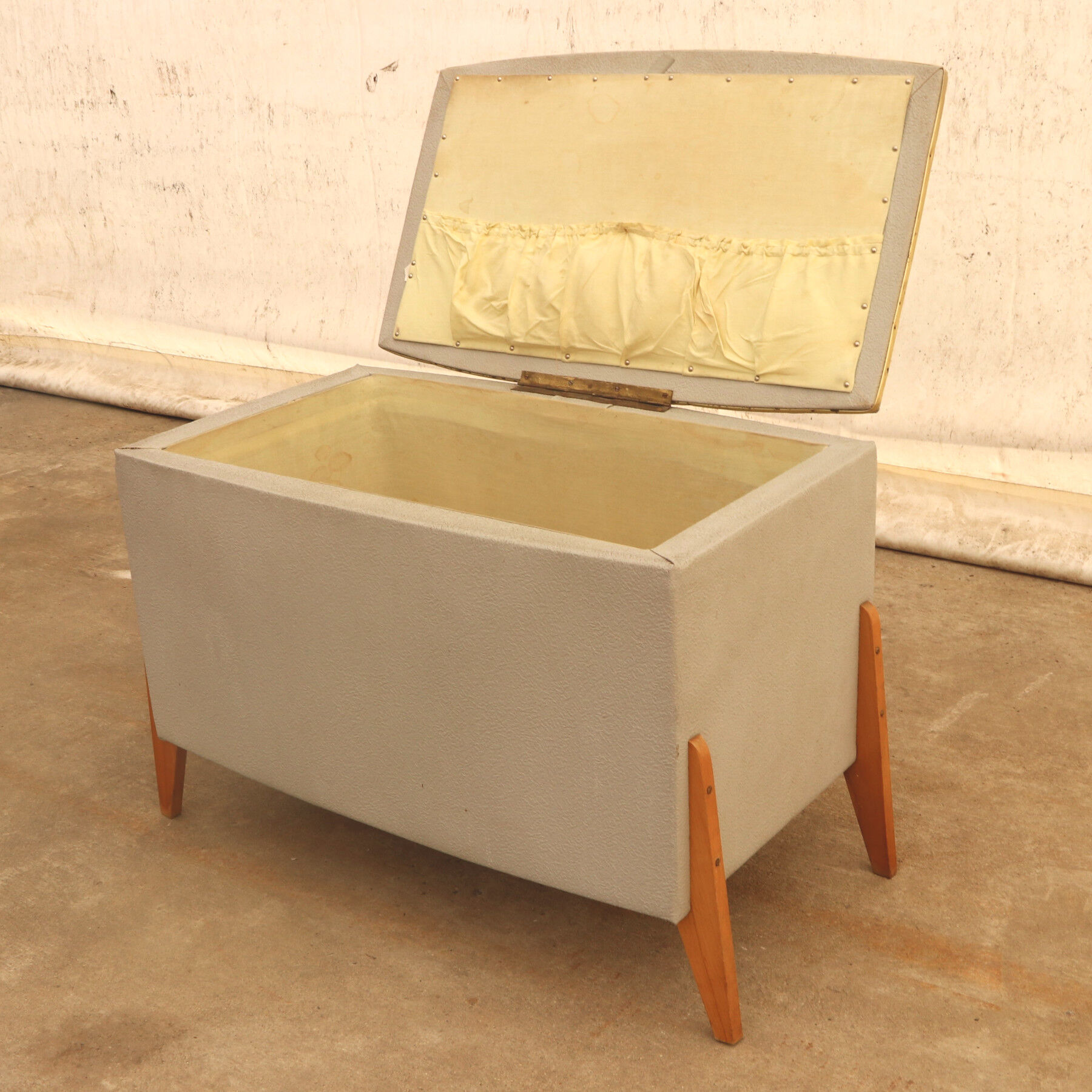 Vintage leatherette stool or laundry basket, 1980s, Czechoslovakia