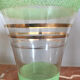 Vase en verre granité vert et or vintage