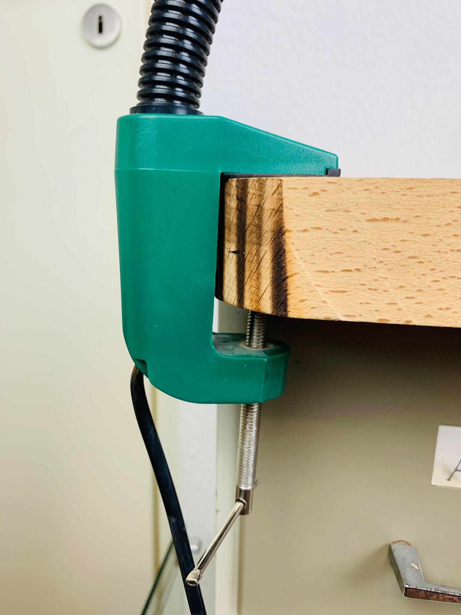 Snake lamp fixing vice 80s green