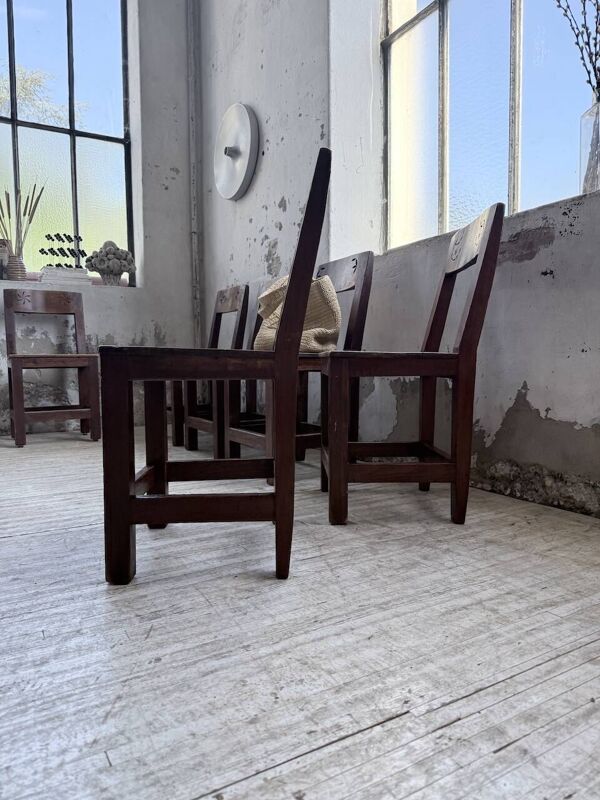 Set 4 chaises art populaire pin savoyard 1950