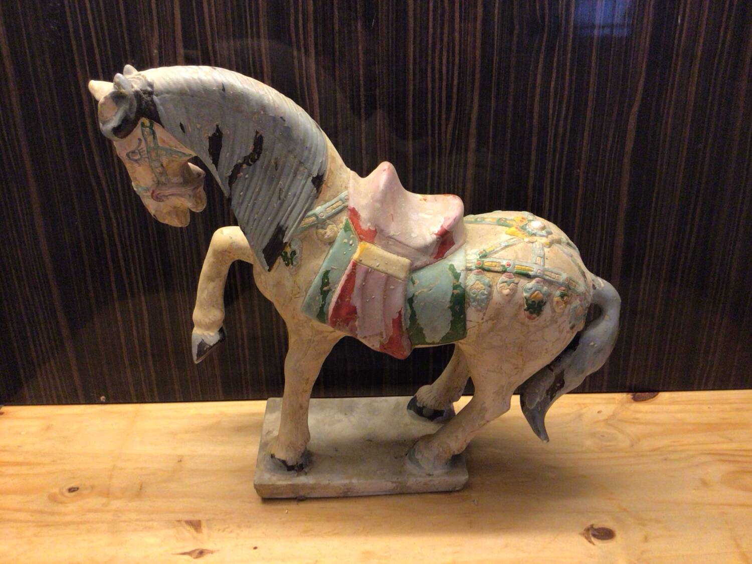 Cheval décoratif en terre cuite