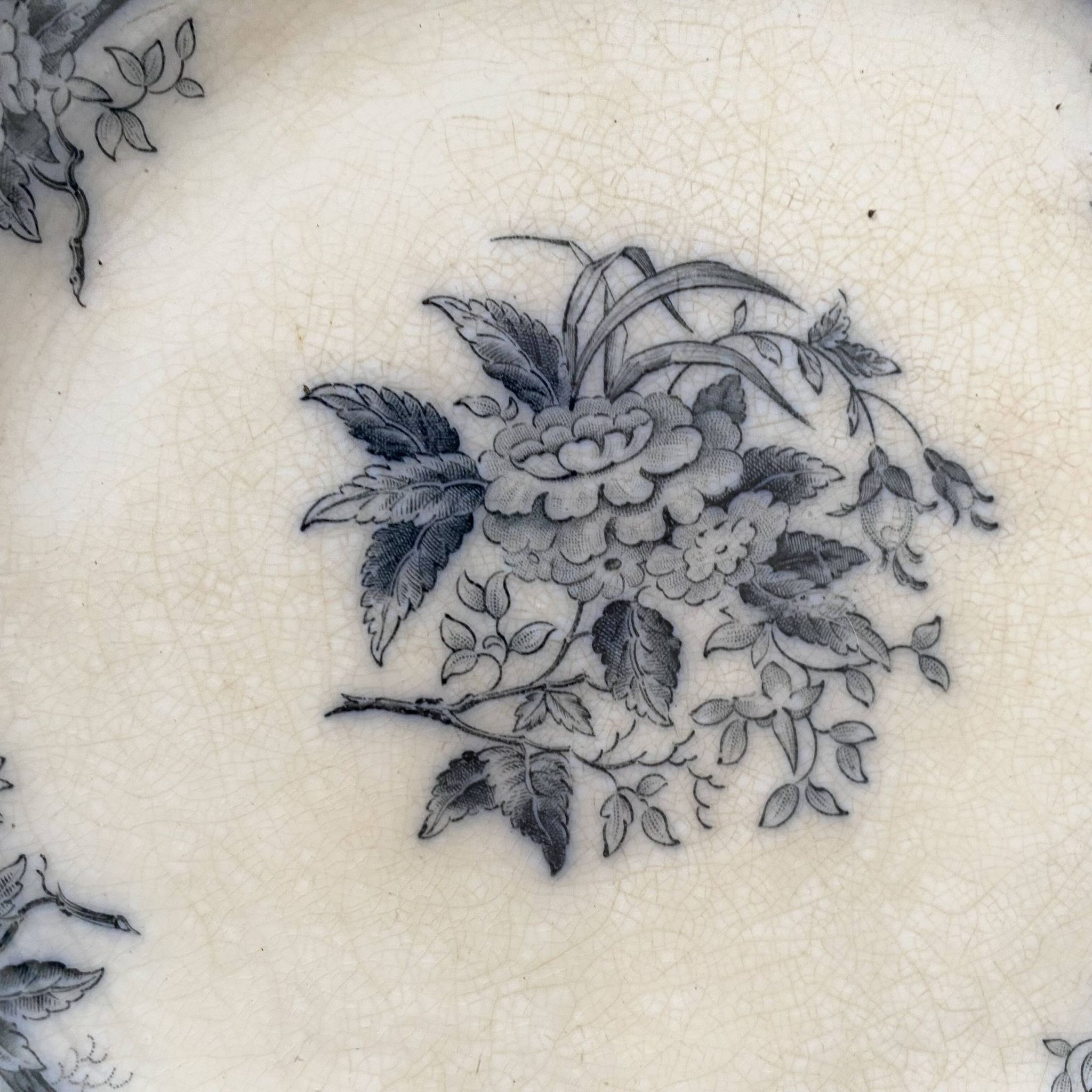 Round ironstone dish Sarregueines "Ceres"
