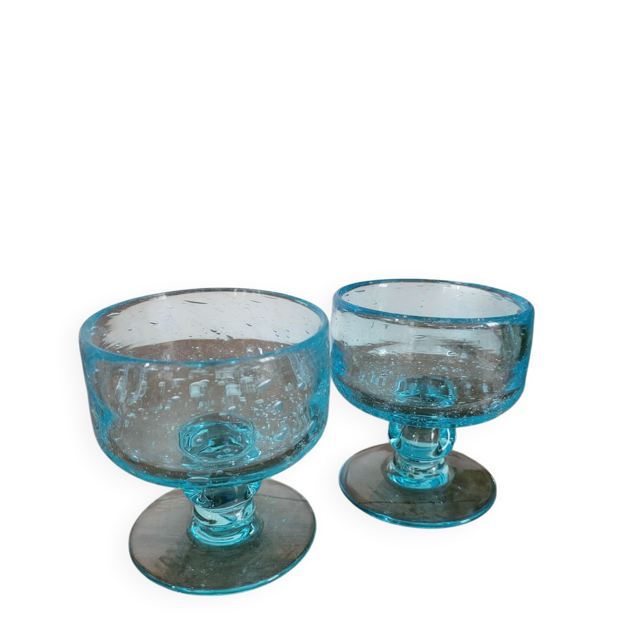 Coupes bleu en verre bullé
