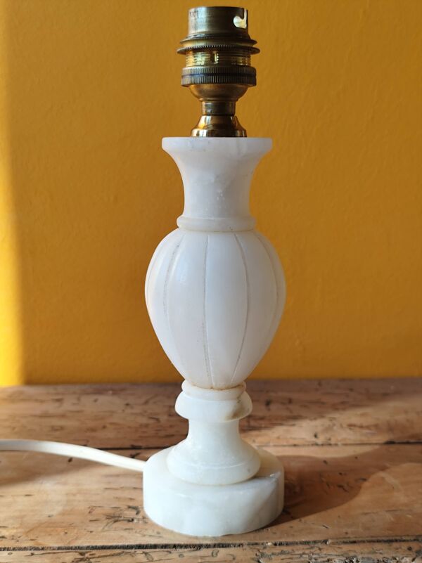 Ancien pied de lampe en marbre - lampe urne en pierre blanche
