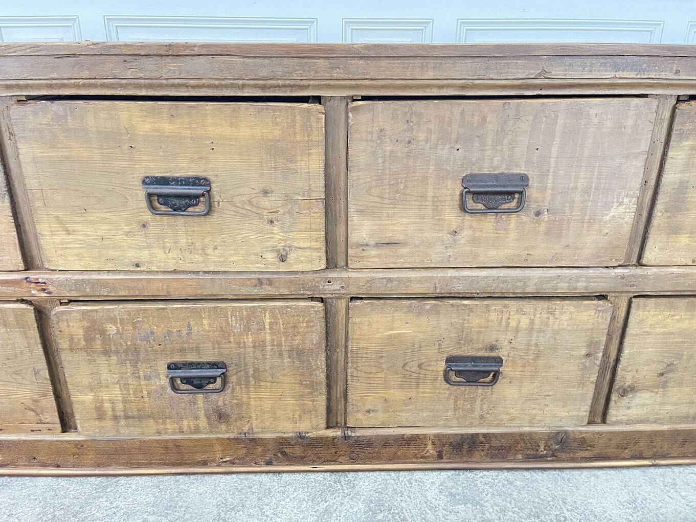 Ancien meuble de métier à tiroirs 1920