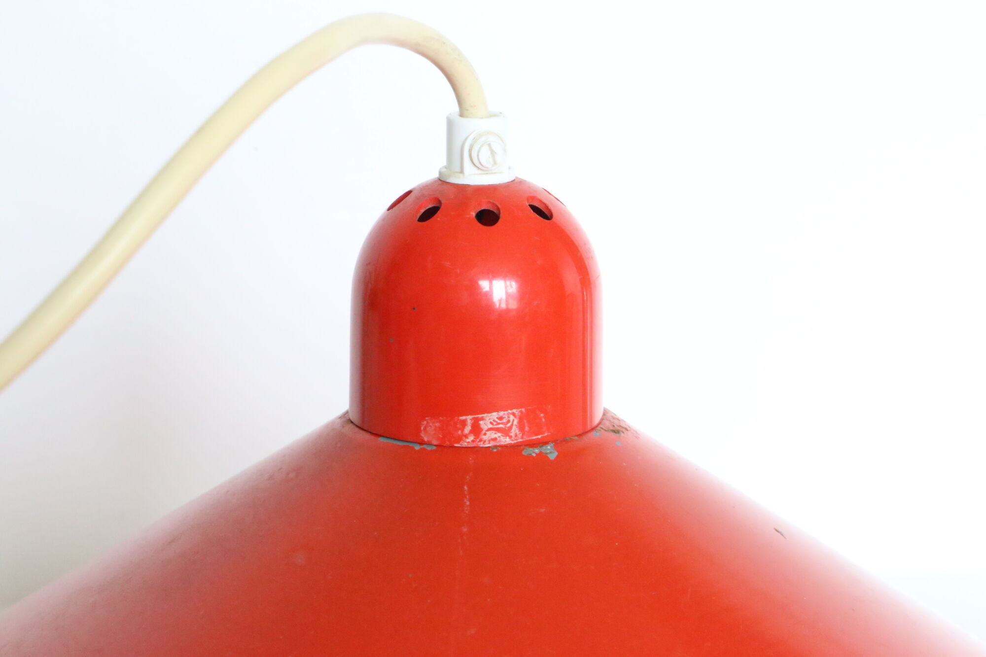 Suspension in red industrial enamelled metal, vintage