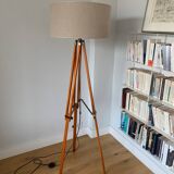 Tripod floor lamp