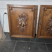 Paire de portes en bois sculpté en noyer