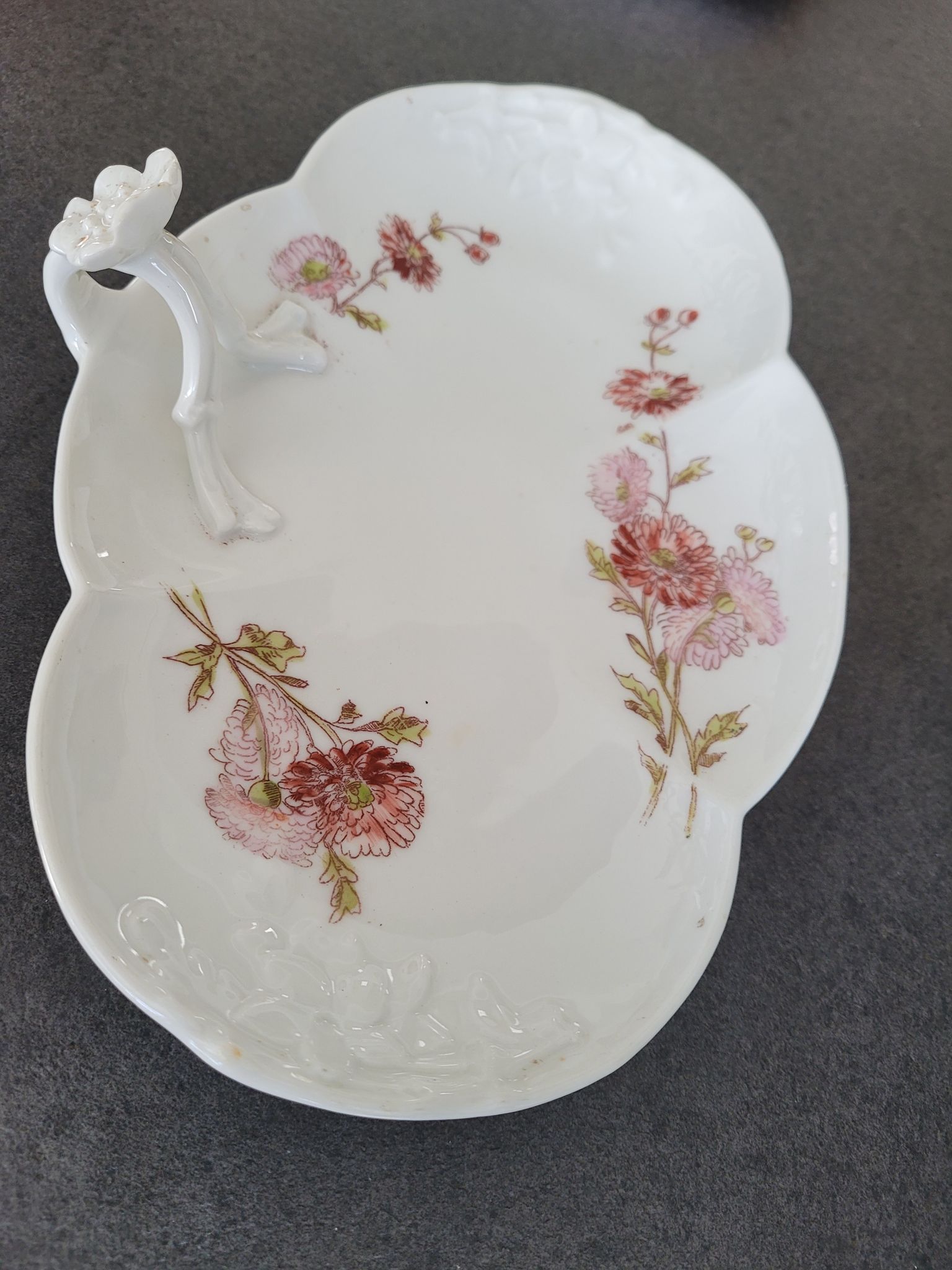 Dish with handle