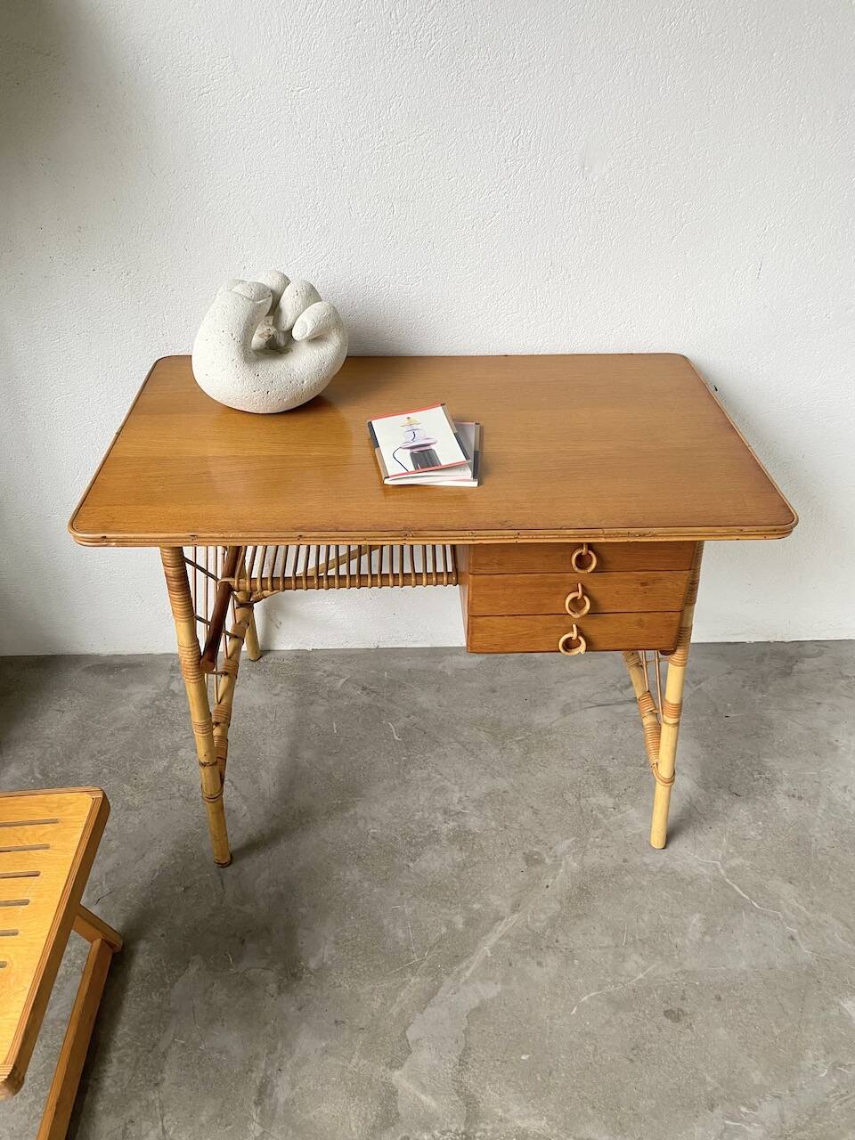 Bureau rotin Louis Sognot et sa chaise