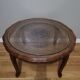 Table basse cannée en bois et verre