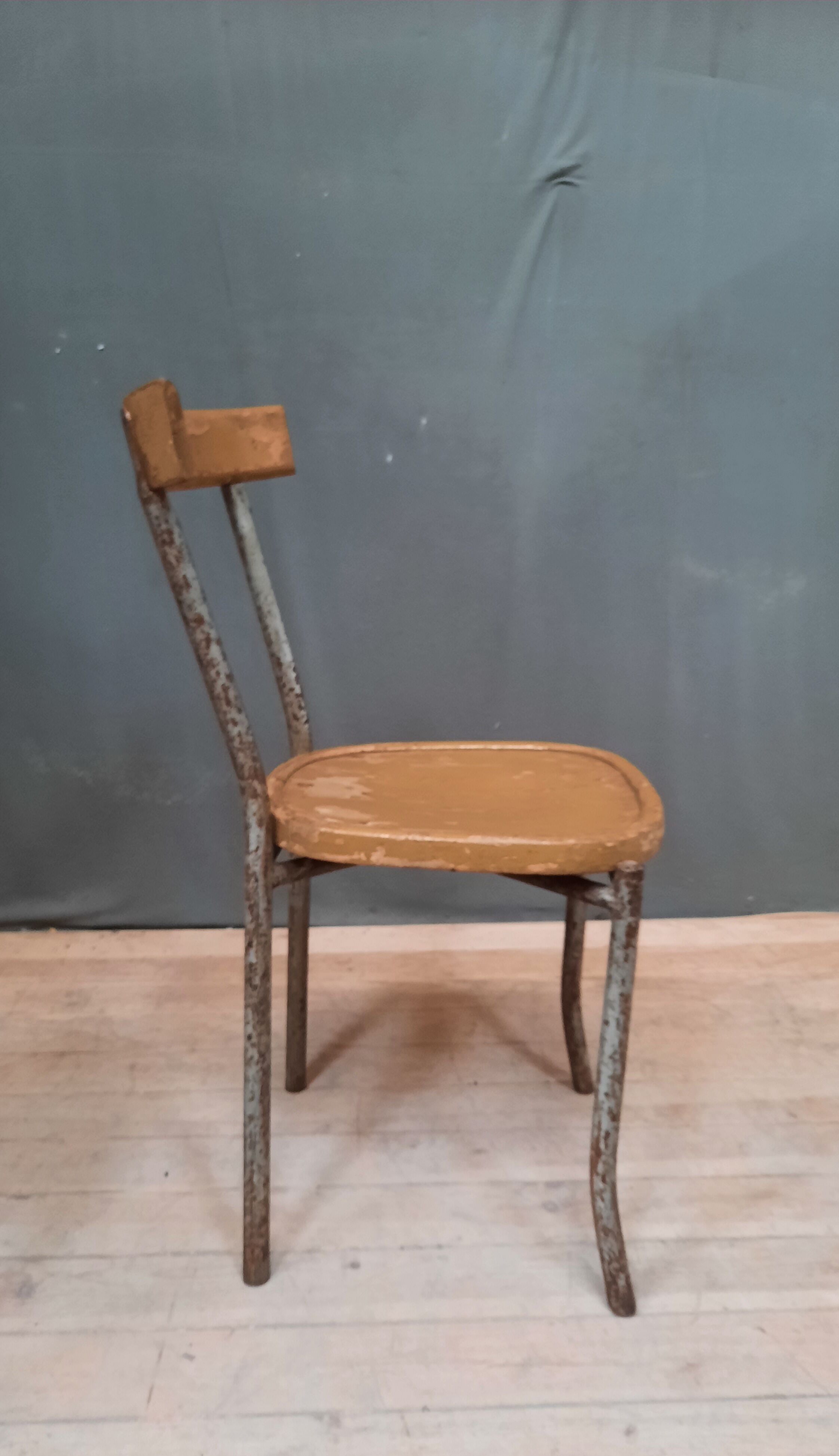Paire de chaises industrielles