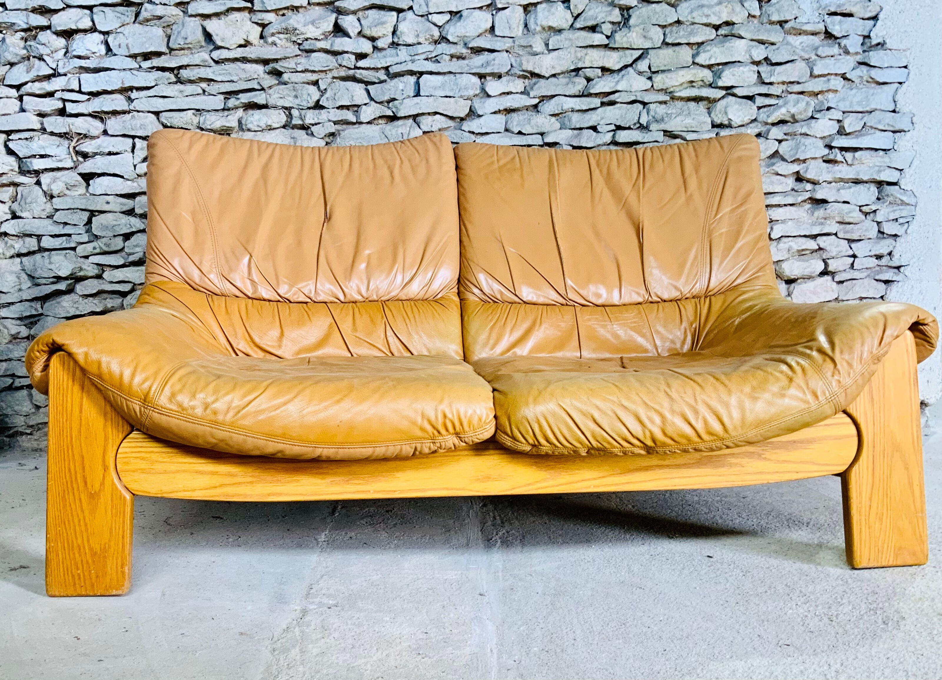Leather and wood lounge of the Maison Regain 1950s/60s