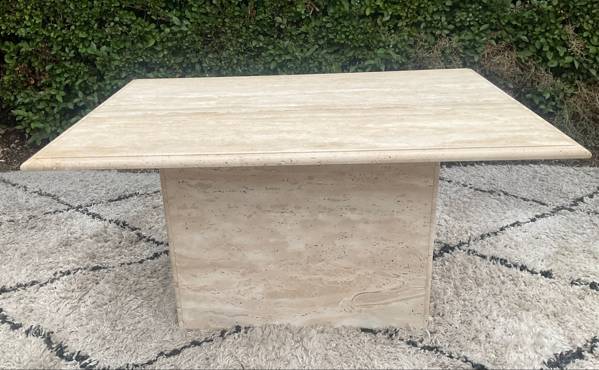 Table basse en travertin 