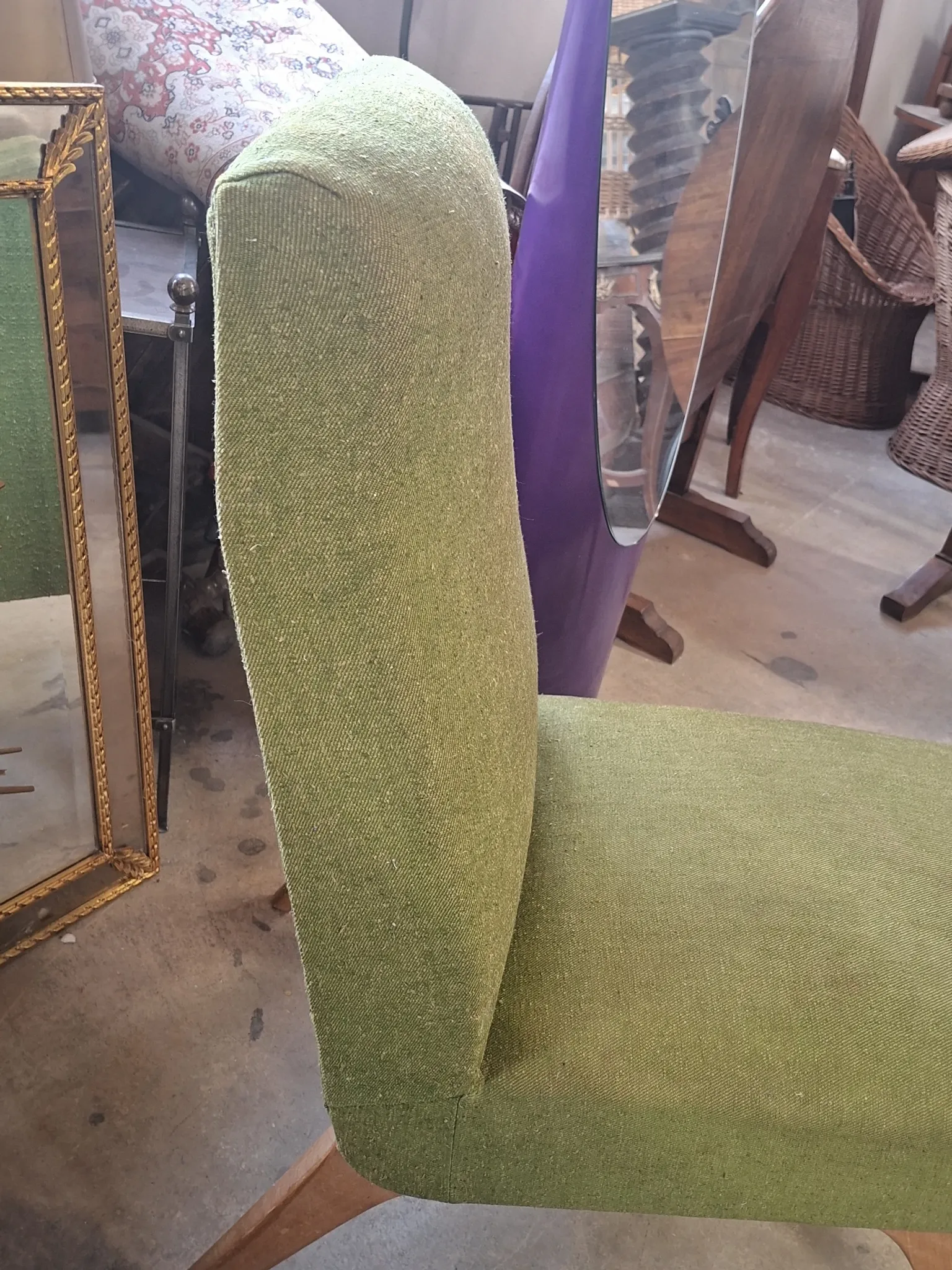 Pair of vintage armchairs with tapered legs from the 1950s.