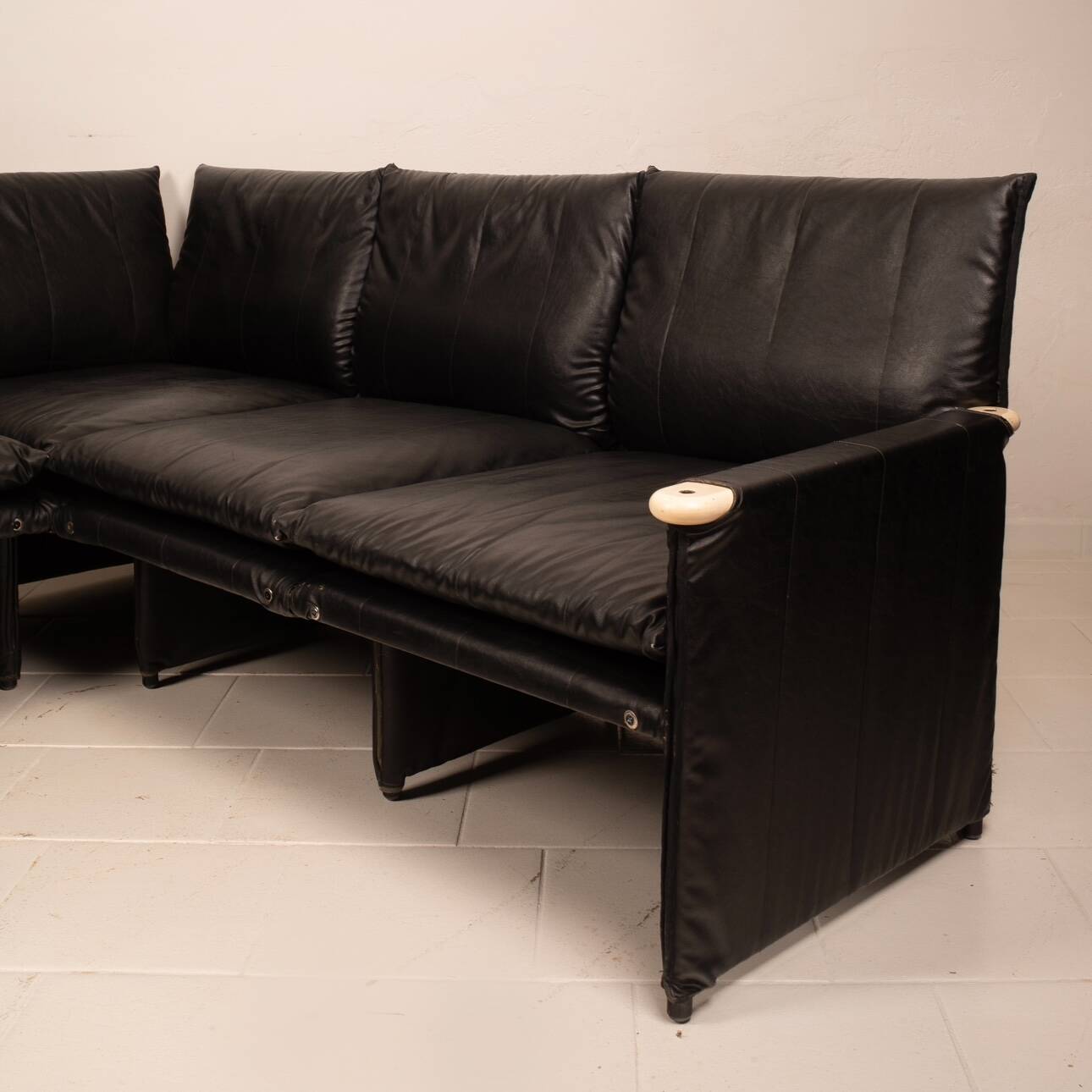 Divano "Minni" di A. Mazzoni D. Stelle e G. Gualtierotti per Giovannetti