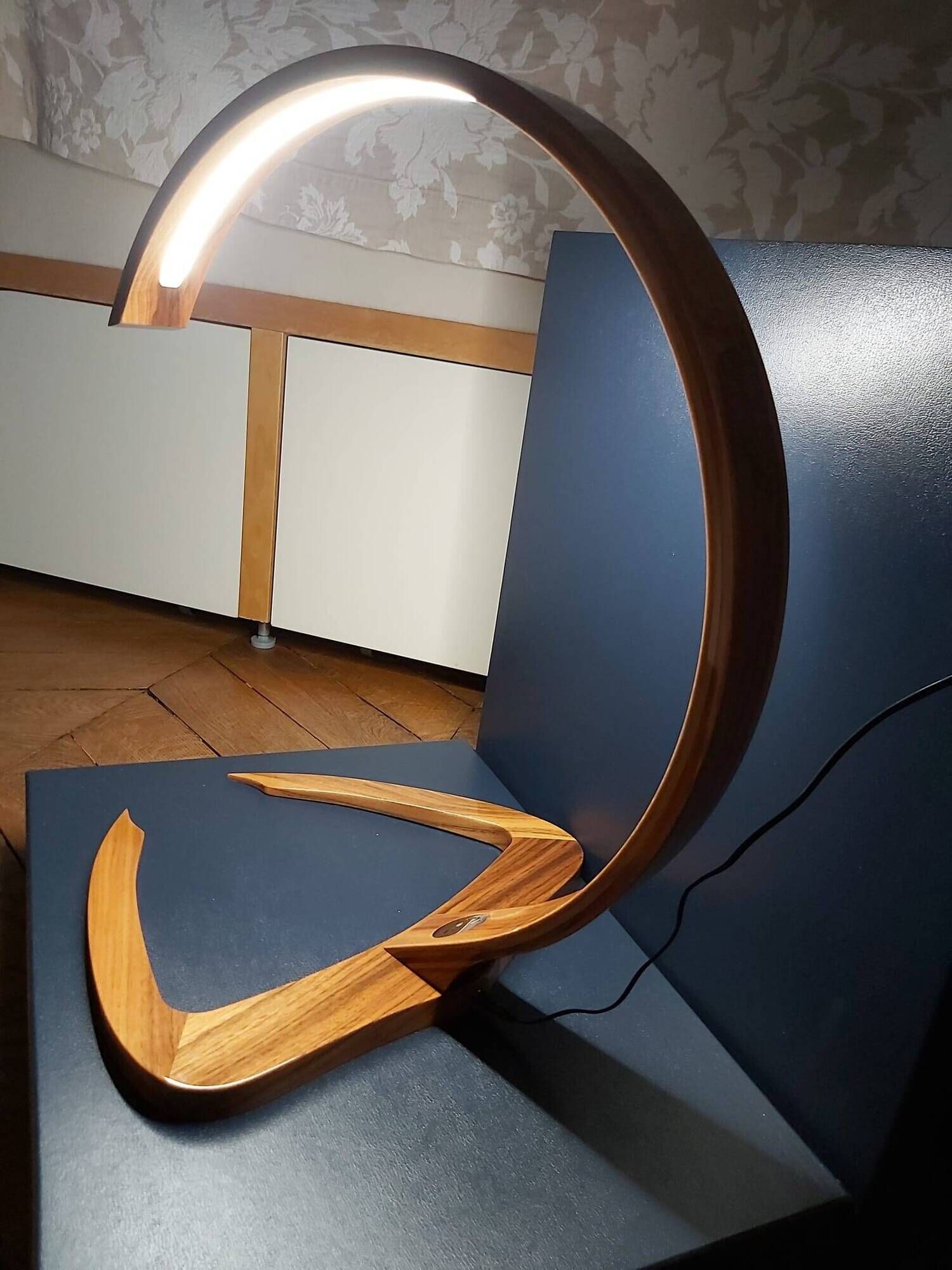 Scorpio table lamp, solid walnut, design matevž klopčič (m-interi)