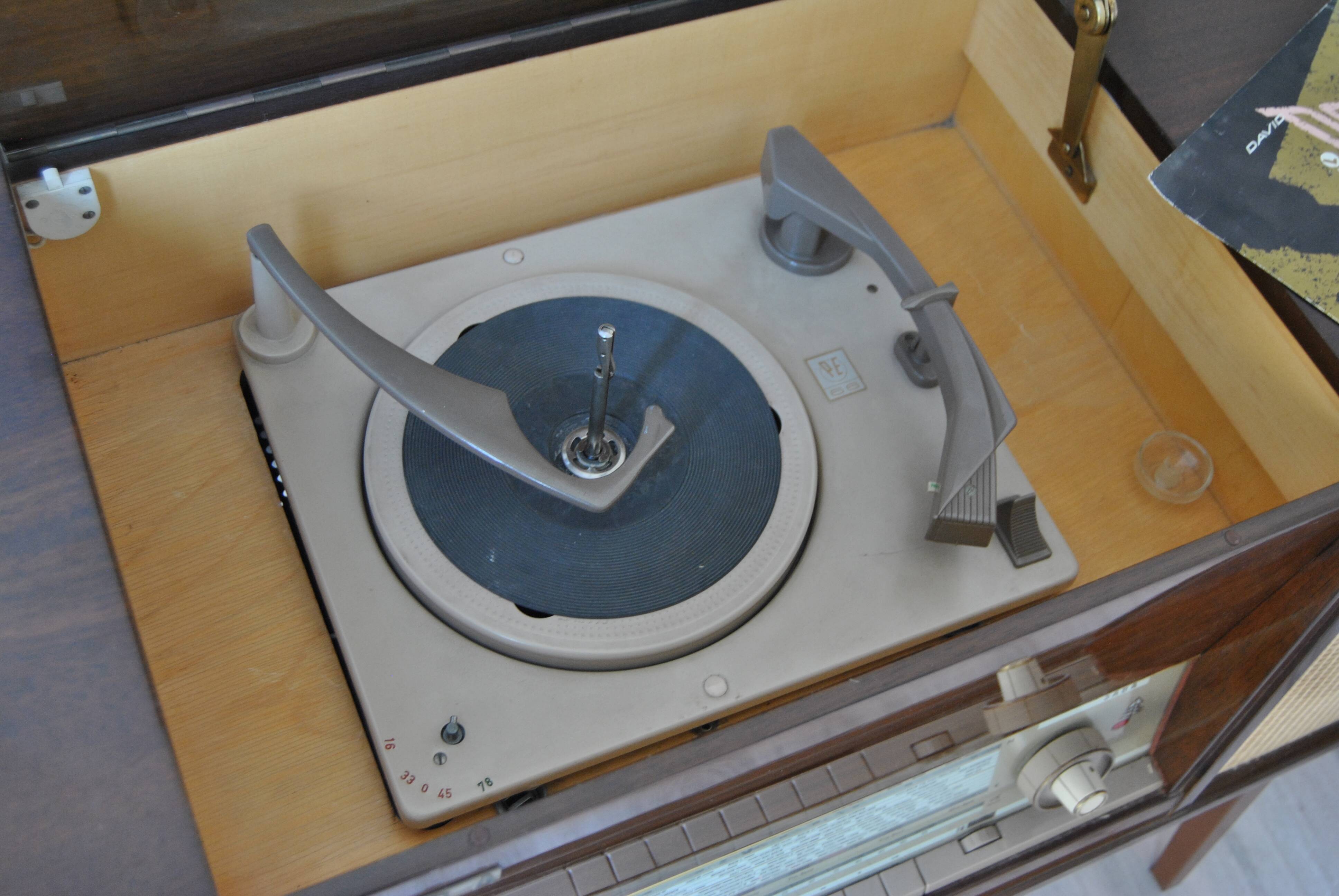 Radio furniture / record player SABA 1960