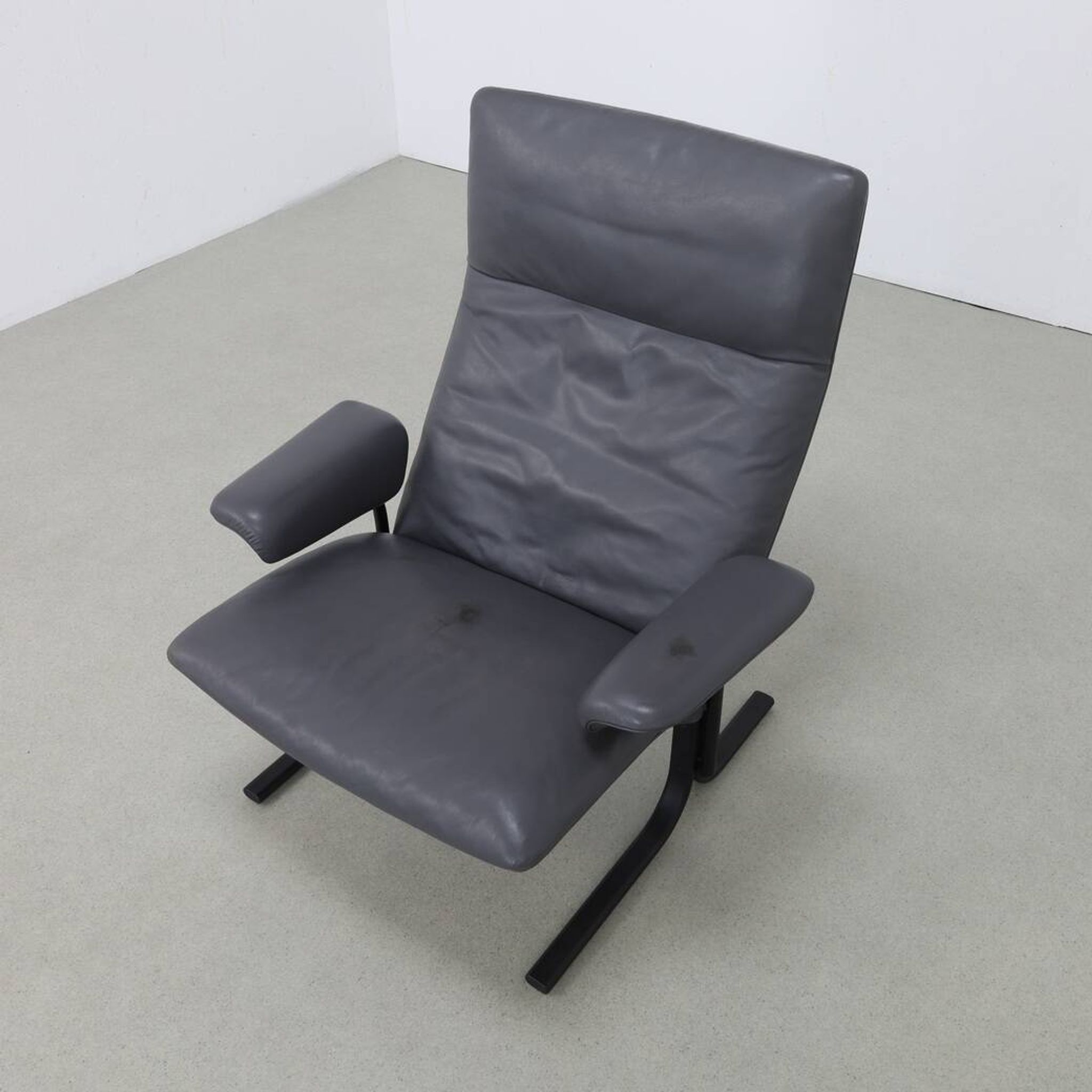 Vintage Lounge Chair in Leather DS 2030 De Sede, 1980s