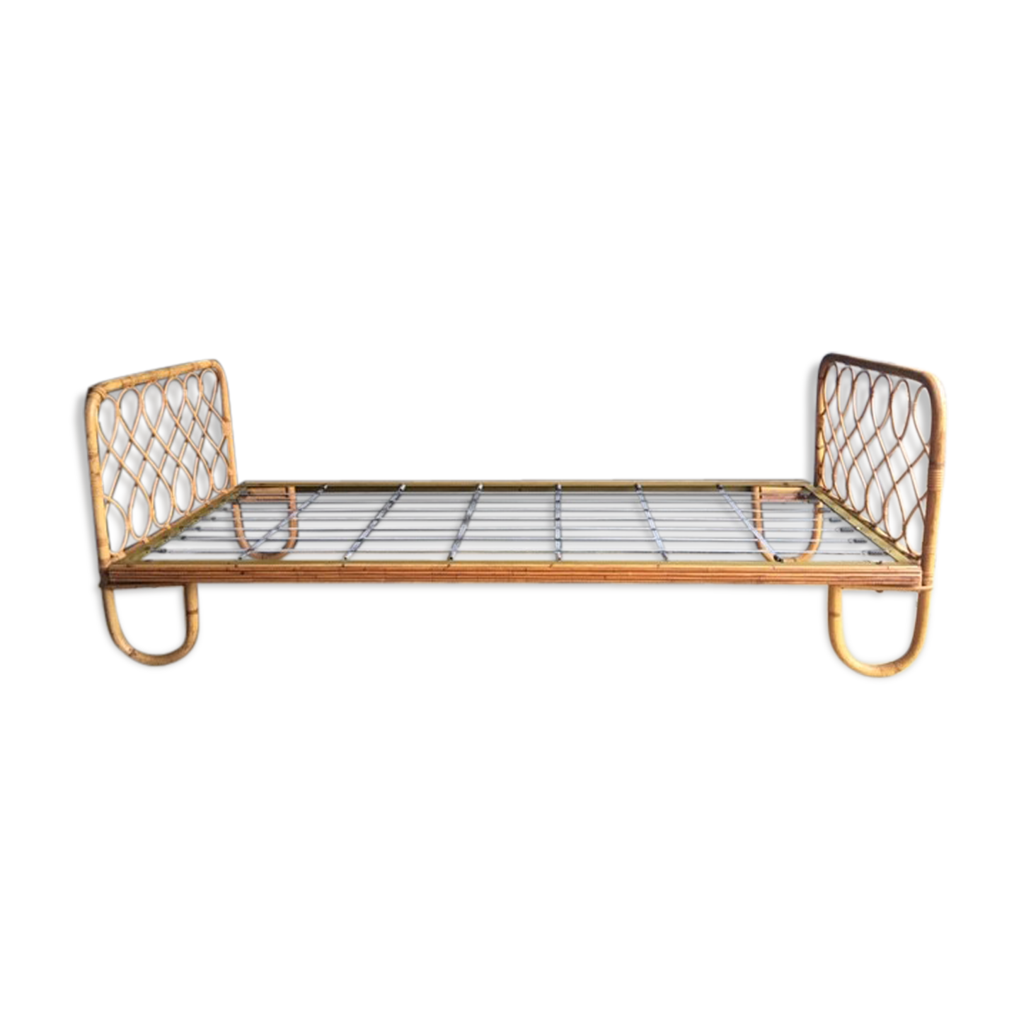 Rattan bed